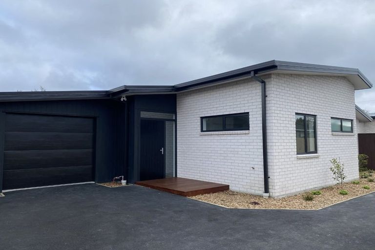 Photo of property in 92a Neill Street, Hornby, Christchurch, 8042