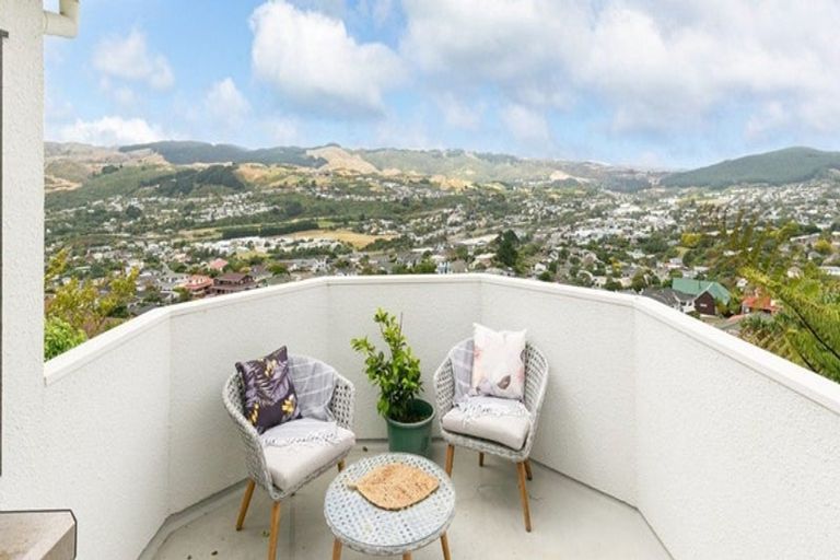 Photo of property in 13 Chastudon Place, Tawa, Wellington, 5028