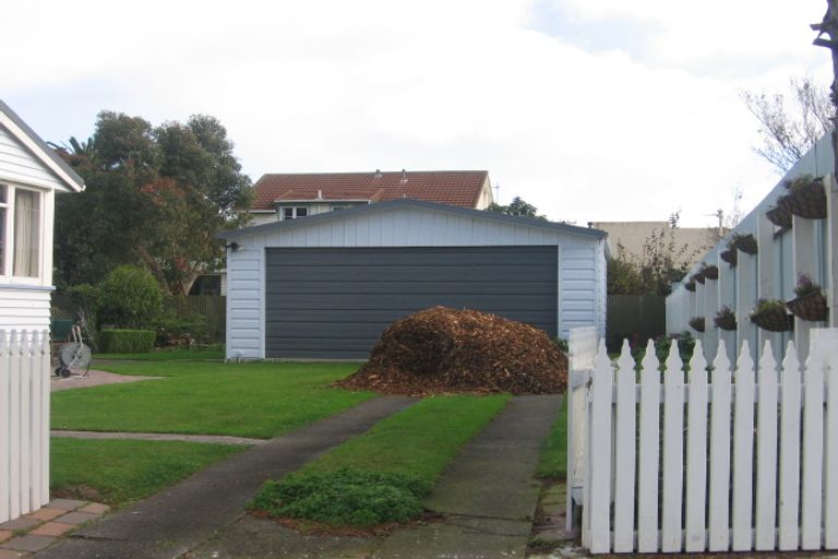 Photo of property in 2 Whakataki Grove, Waiwhetu, Lower Hutt, 5010