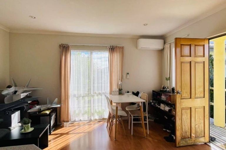 Photo of property in 12 Tyndrum Place, Highland Park, Auckland, 2010