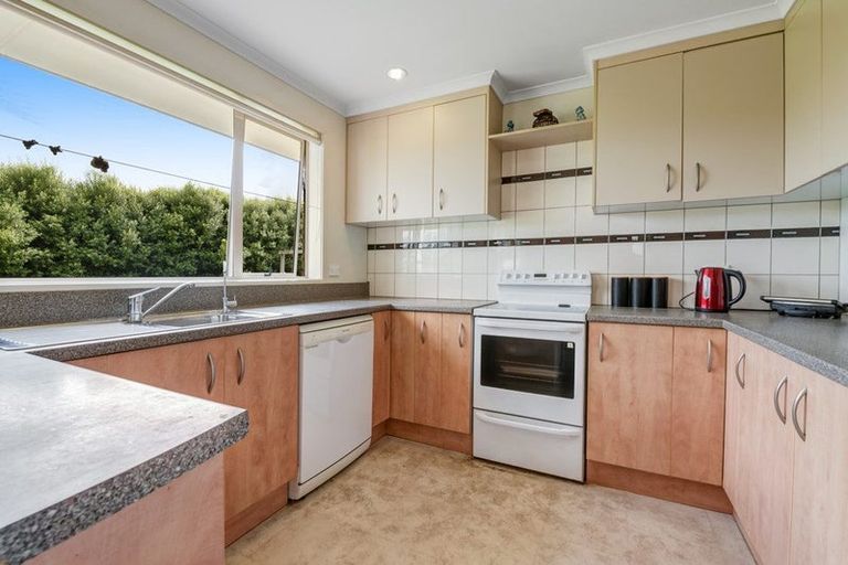 Photo of property in 17 Aitkenhead Court, Parakai, 0830
