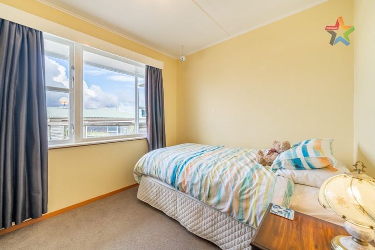 Photo of property in 35 Normandale Road, Normandale, Lower Hutt, 5010