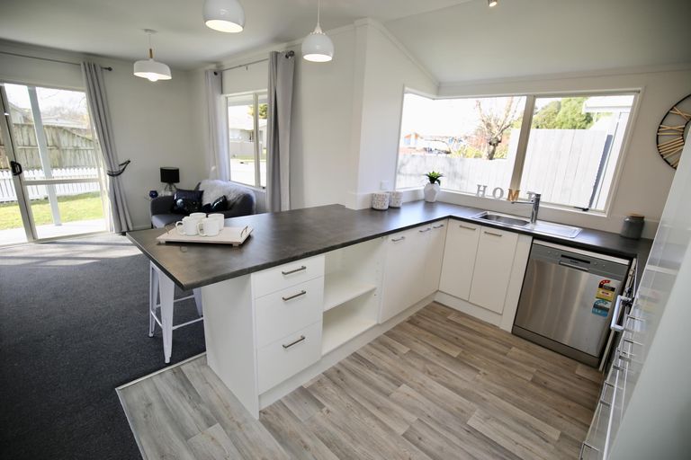 Photo of property in 20 Burrows Place, Frankton, Hamilton, 3204