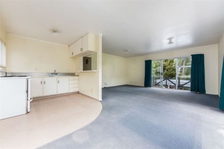 Photo of property in 2/25 Edgware Road, West Harbour, Auckland, 0618