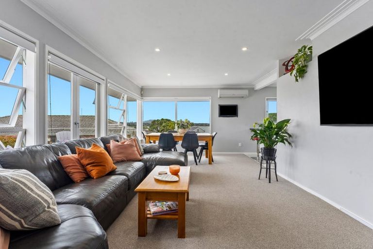 Photo of property in 2/85 Sylvan Avenue, Northcote, Auckland, 0627