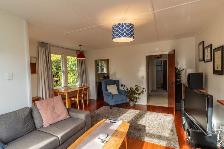 Photo of property in 6 Montgomery Avenue, Karori, Wellington, 6012