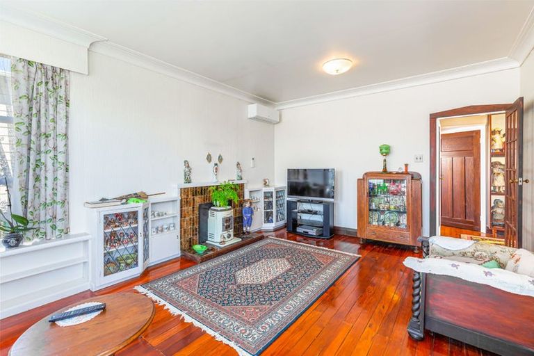 Photo of property in 8 Nikau Street, New Lynn, Auckland, 0600