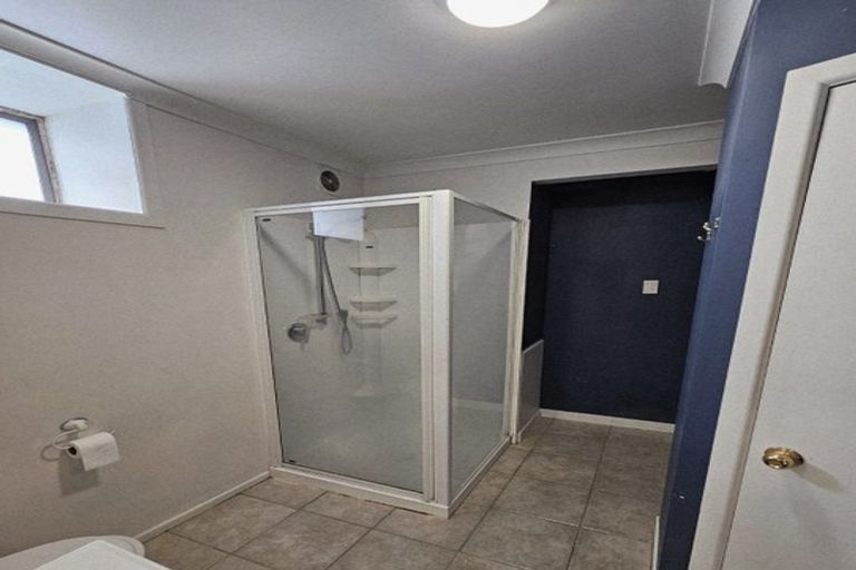 Photo of property in 40 Ruskin Road, Newlands, Wellington, 6037