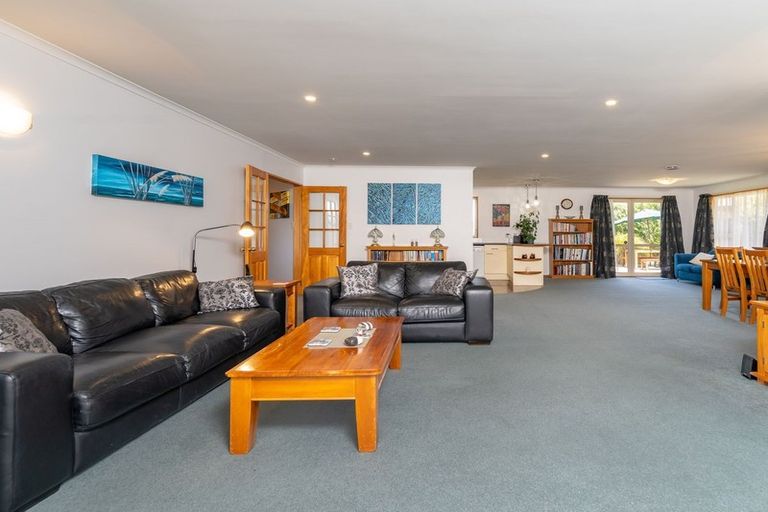 Photo of property in 2 Sunninghurst Drive, Fairfield, Dunedin, 9018