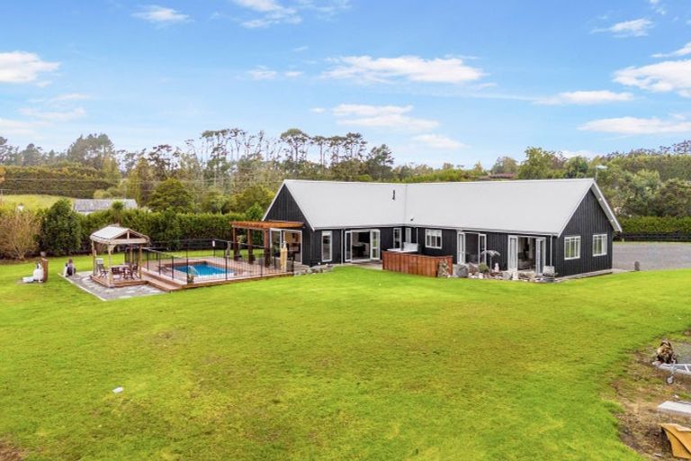 Photo of property in 104 Foster Road, Kumeu, 0891