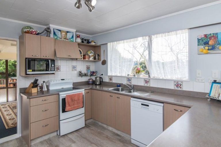 Photo of property in 91 Renown Road, Raumati South, Paraparaumu, 5032