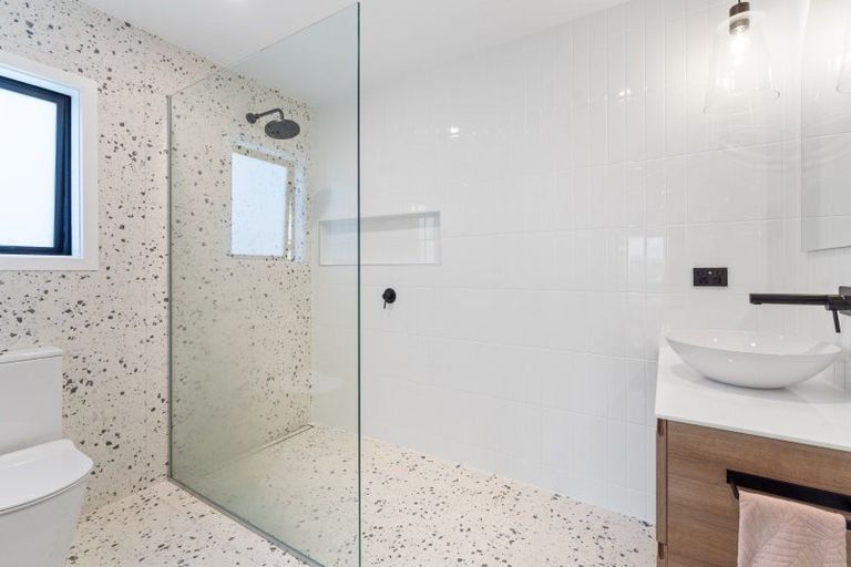 Photo of property in 10 Karearea Avenue, Waikanae, 5036