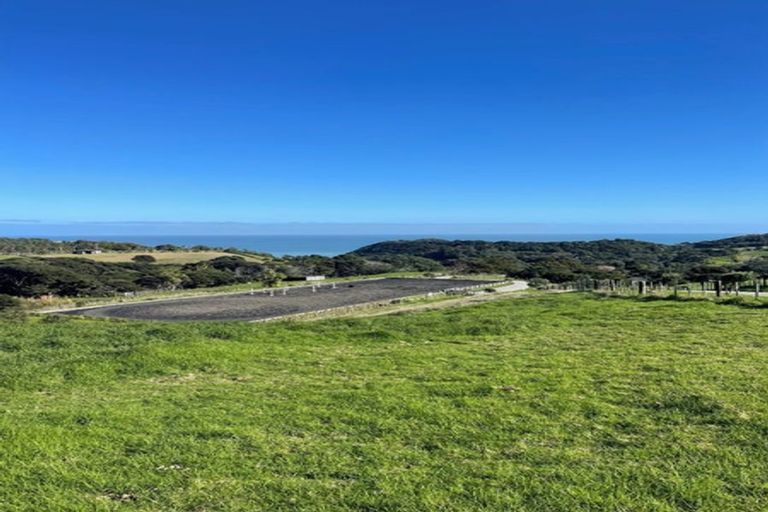Photo of property in 12 Constable Road, Muriwai, Waimauku, 0881