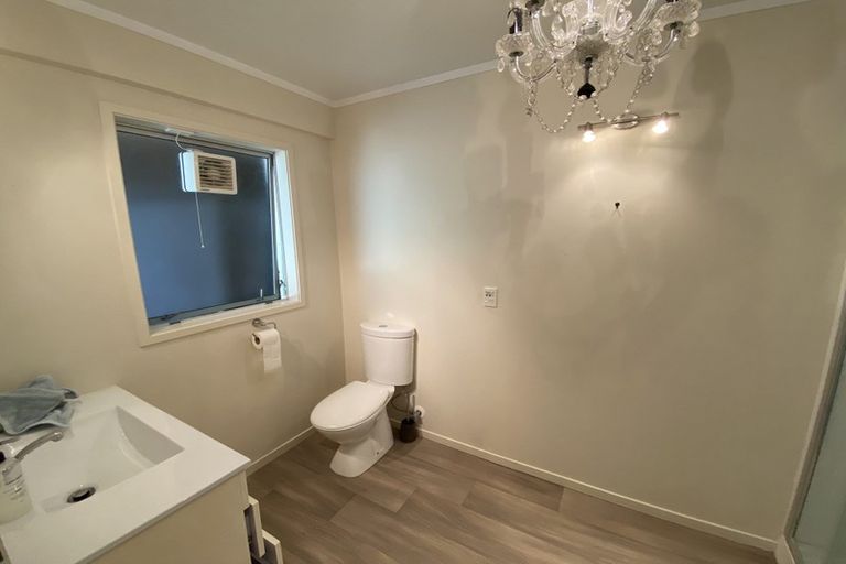 Photo of property in 41 Cron Avenue, Te Atatu South, Auckland, 0610