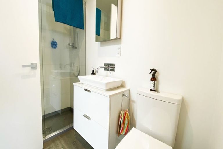 Photo of property in 9/83 Hinemoa Street, Birkenhead, Auckland, 0626