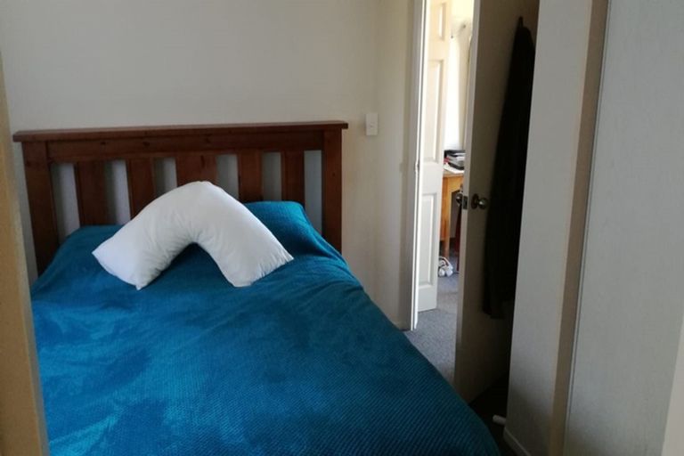 Photo of property in 20 Van Dyke Place, West Harbour, Auckland, 0618