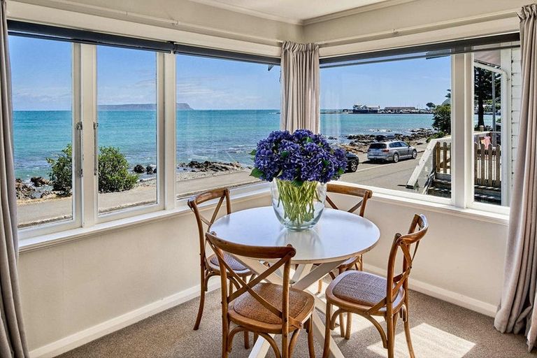 Photo of property in 32 Moana Road, Plimmerton, Porirua, 5026