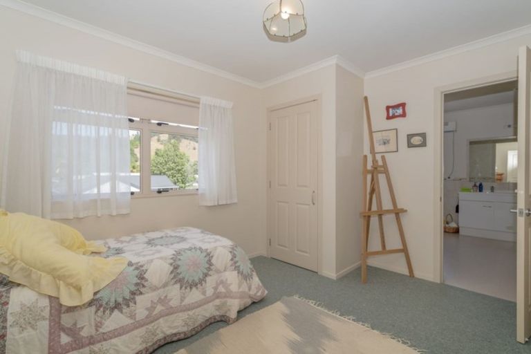 Photo of property in 2 Parkland Place, Whitianga, 3510