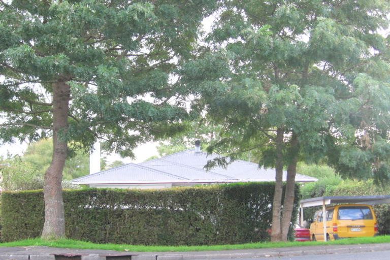 Photo of property in 7 Kamara Road, Glen Eden, Auckland, 0602