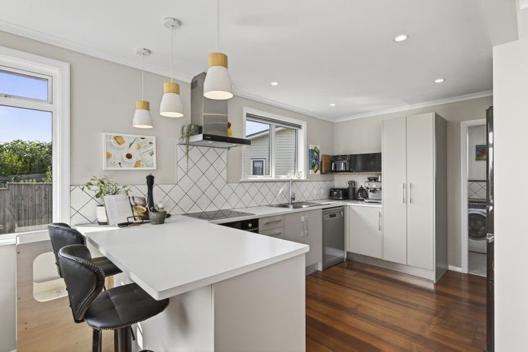 Photo of property in 10 Holford Street, Westown, New Plymouth, 4310