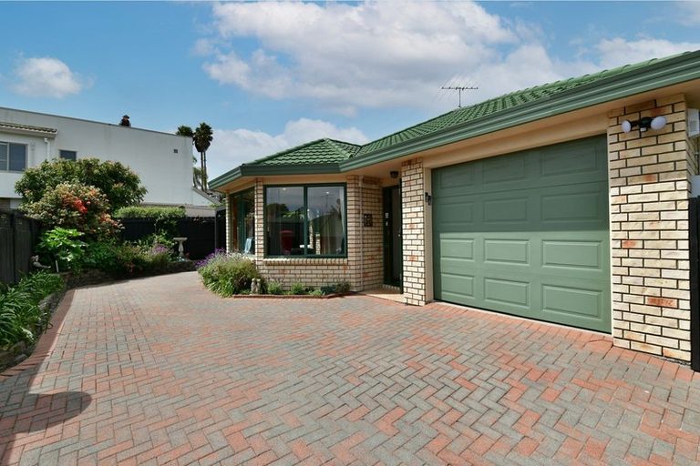 Photo of property in 24 Red Hibiscus Road, Stanmore Bay, Whangaparaoa, 0932