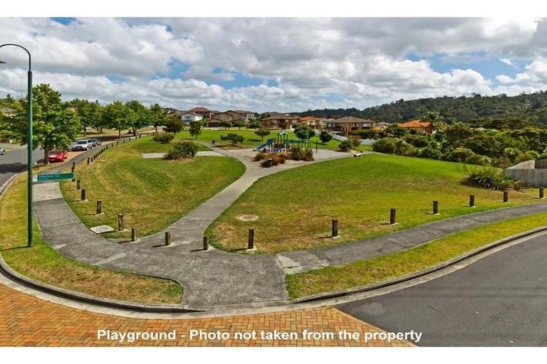 Photo of property in 2/11 Roanoke Way, Albany, Auckland, 0632