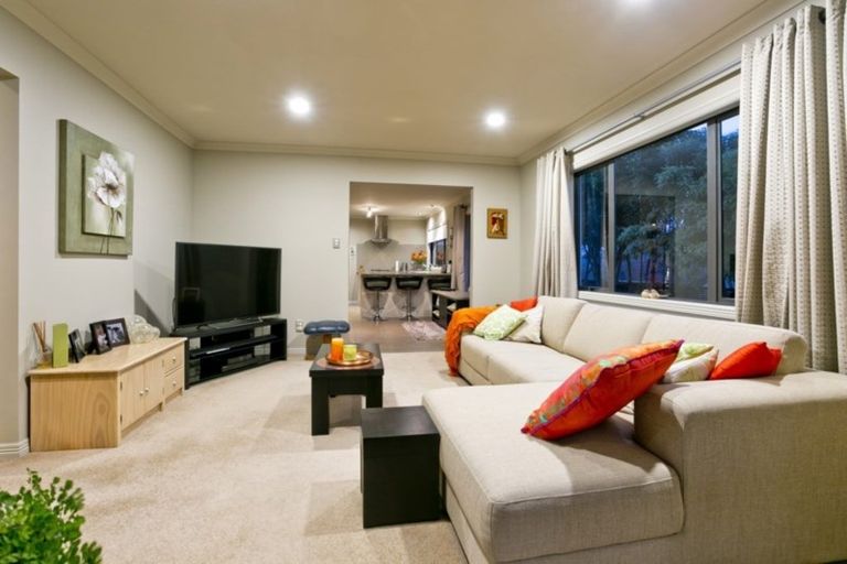 Photo of property in 2 Archer Rayner Place, Greenhithe, Auckland, 0632