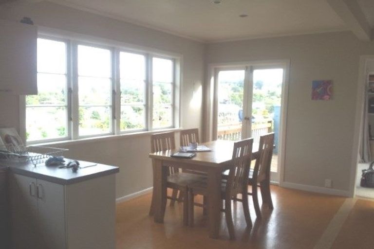 Photo of property in 2/27 Seaton Road, Murrays Bay, Auckland, 0630