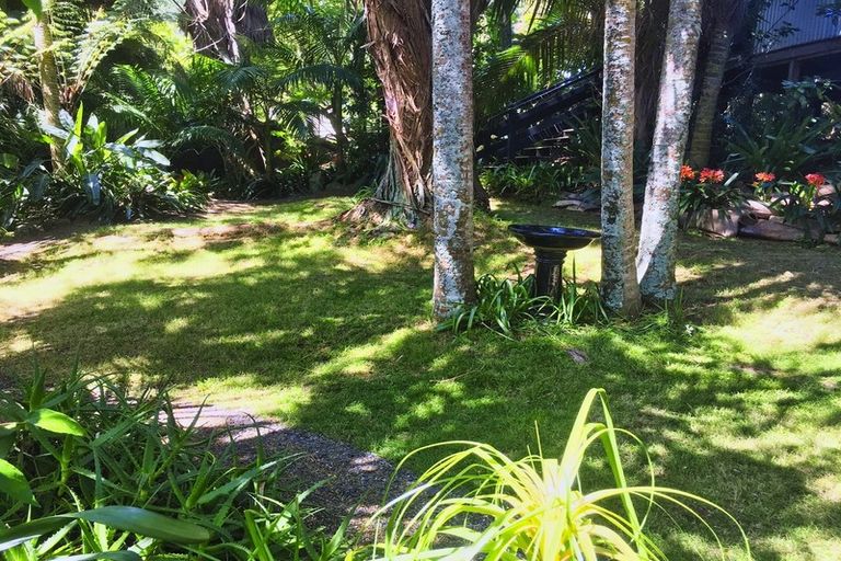 Photo of property in 5 Rayner Road, Piha, New Lynn, 0772
