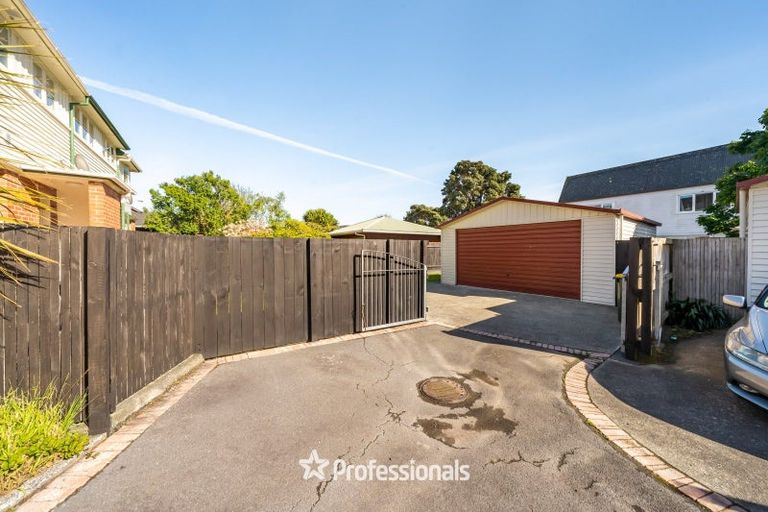 Photo of property in 215 Knights Road, Hutt Central, Lower Hutt, 5011
