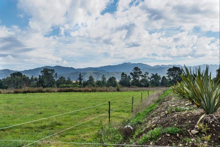 Photo of property in 3 Nicholson Road, Clareville, Carterton, 5791