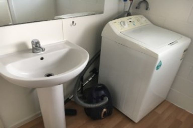 Photo of property in 8/3 Tralee Place, Hillcrest, Hamilton, 3216