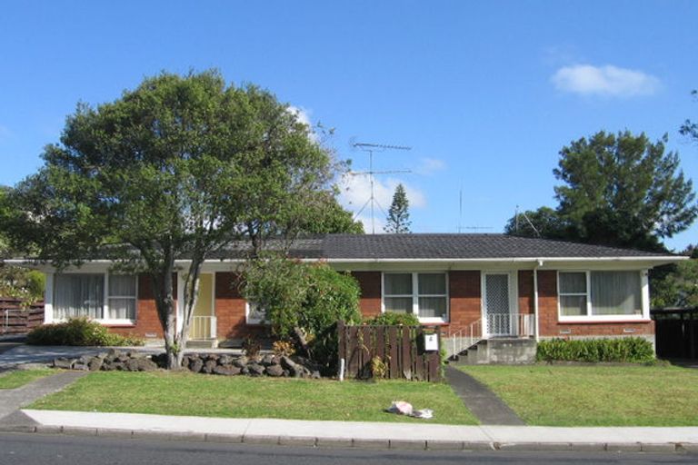 Photo of property in 2/44 Diana Drive, Glenfield, Auckland, 0627