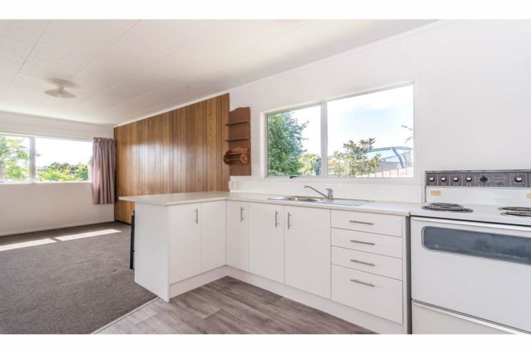 Photo of property in 23 Landow Place, Henderson, Auckland, 0612