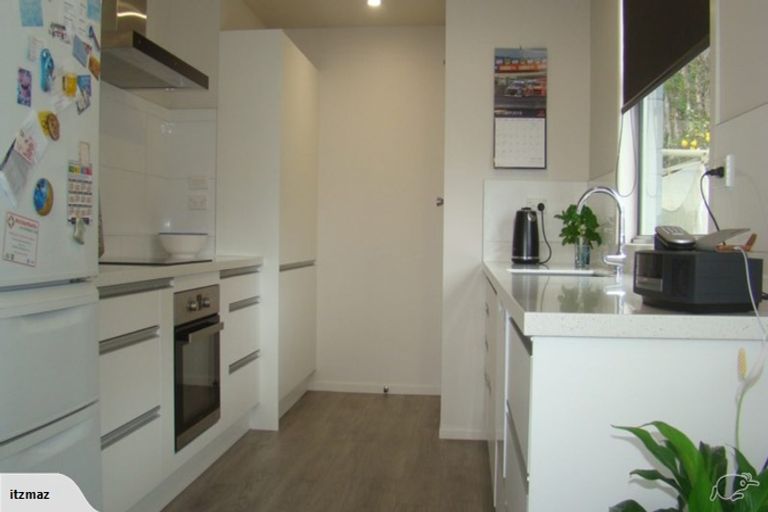 Photo of property in 14 South Road, Moturoa, New Plymouth, 4310