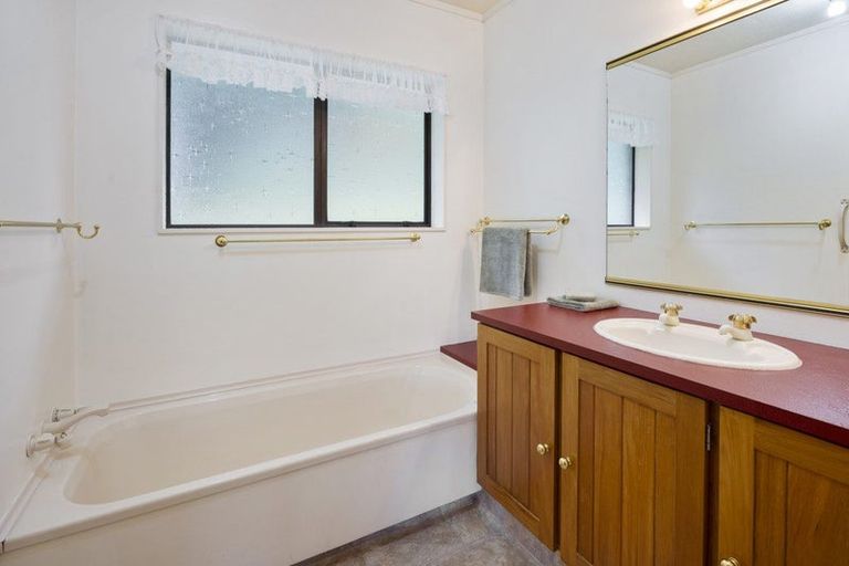 Photo of property in 13 Pentland Place, Highlands Park, New Plymouth, 4312