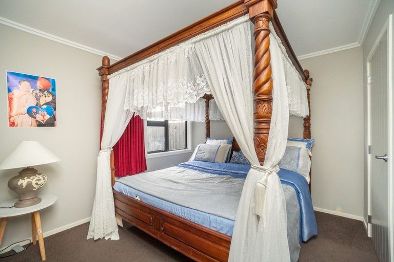 Photo of property in 1 Angelina Way, Kelvin Grove, Palmerston North, 4414