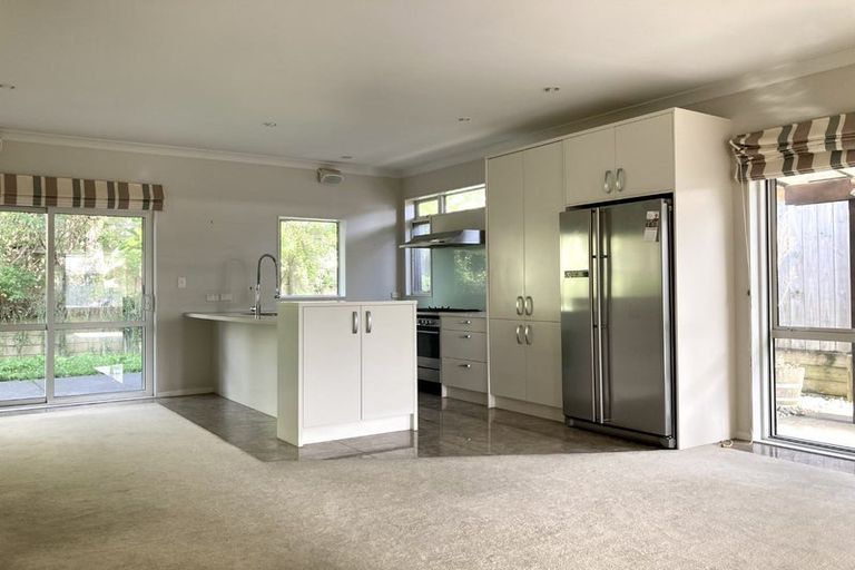 Photo of property in 16 Midhurst Avenue, Henderson, Auckland, 0612