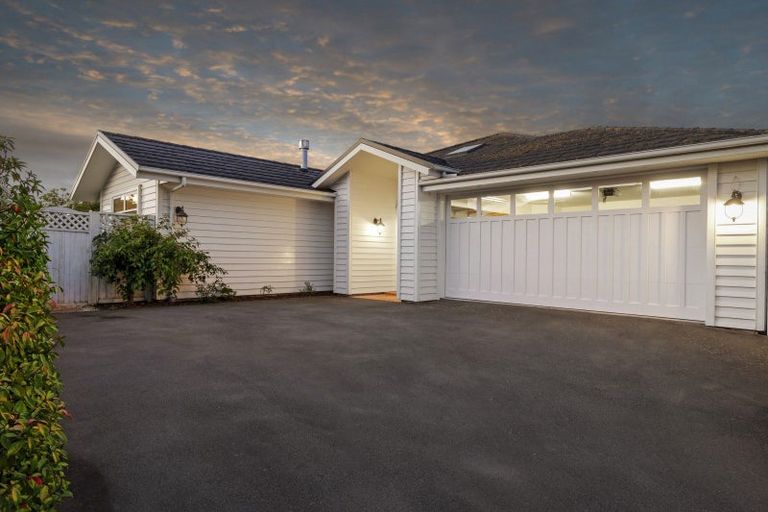 Photo of property in 10 Jennabelle Lane, Halswell, Christchurch, 8025