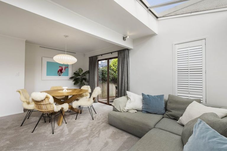 Photo of property in 127 Mellons Bay Road, Mellons Bay, Auckland, 2014