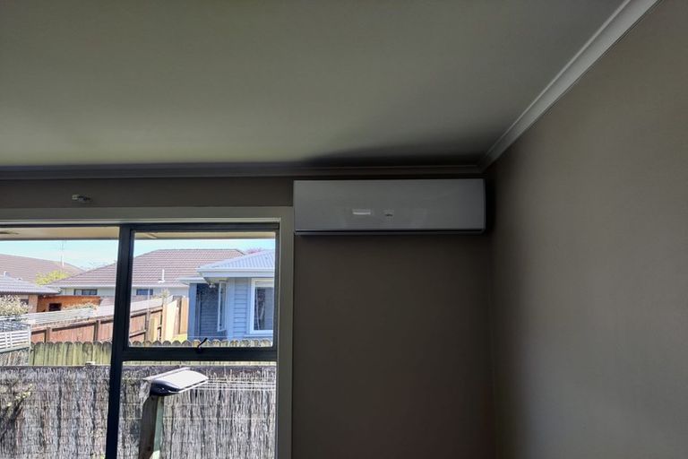 Photo of property in 2/21 Trentham Road, Papakura, 2110