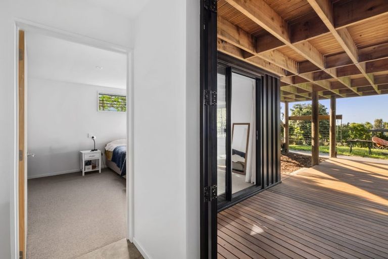 Photo of property in 33 Marama Crescent, Mount Pleasant, Christchurch, 8081