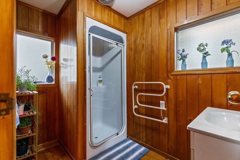 Photo of property in 24 Kaurilands Road, Titirangi, Auckland, 0604