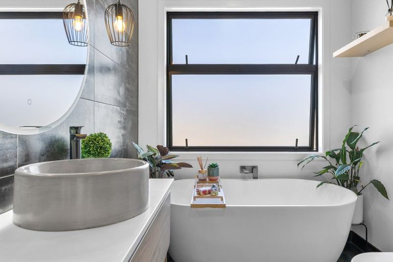 Photo of property in Northlake, 17 Armidale Crescent, Wanaka, 9305