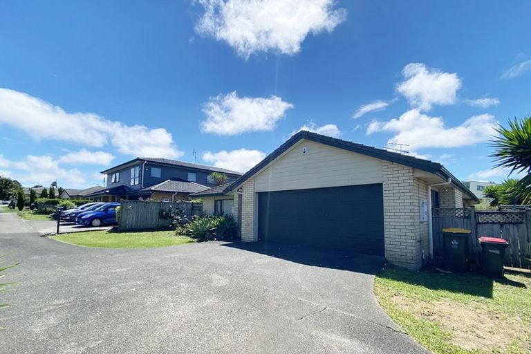 Photo of property in 21 Villino Place, Randwick Park, Auckland, 2105