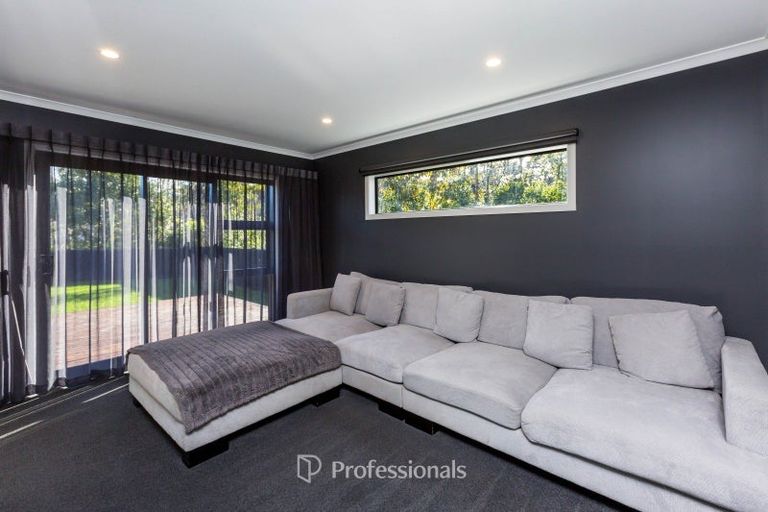 Photo of property in 22 Rewarewa Way, Timberlea, Upper Hutt, 5018