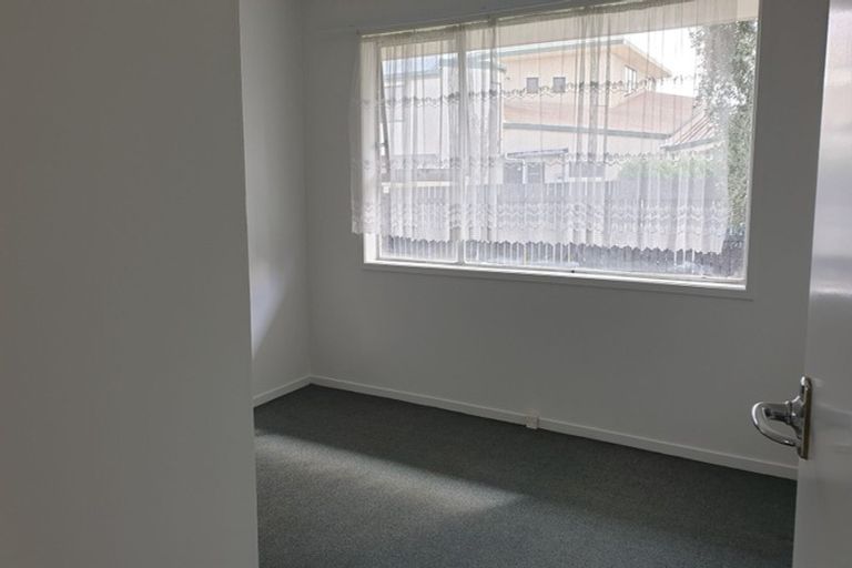 Photo of property in 62 Lincoln Road, Henderson, Auckland, 0610