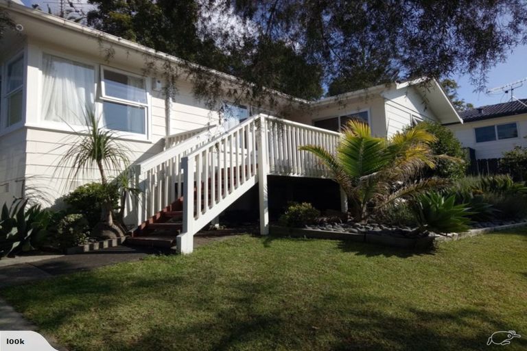 Photo of property in 9 Beaudine Avenue, Glenfield, Auckland, 0629