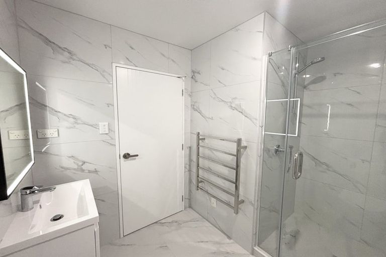 Photo of property in 4/9 Flanshaw Road, Te Atatu South, Auckland, 0610