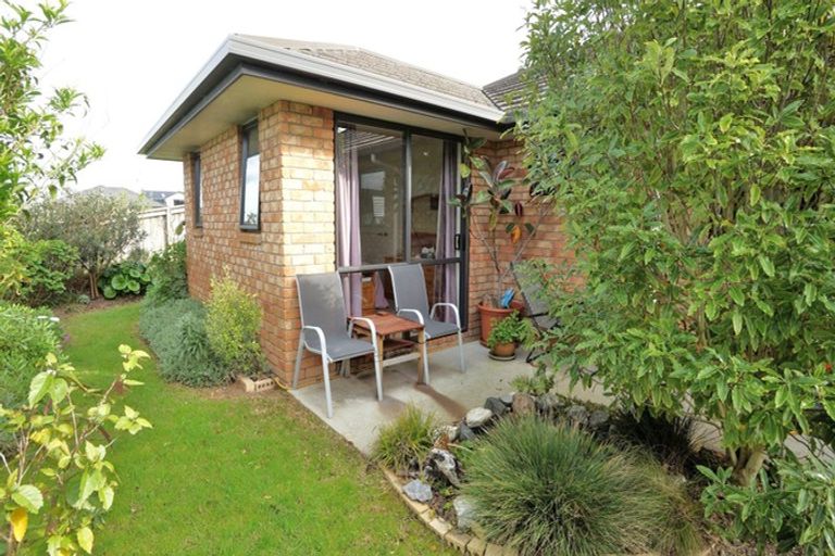 Photo of property in 16 Ocean View Rise, Ruakaka, 0116